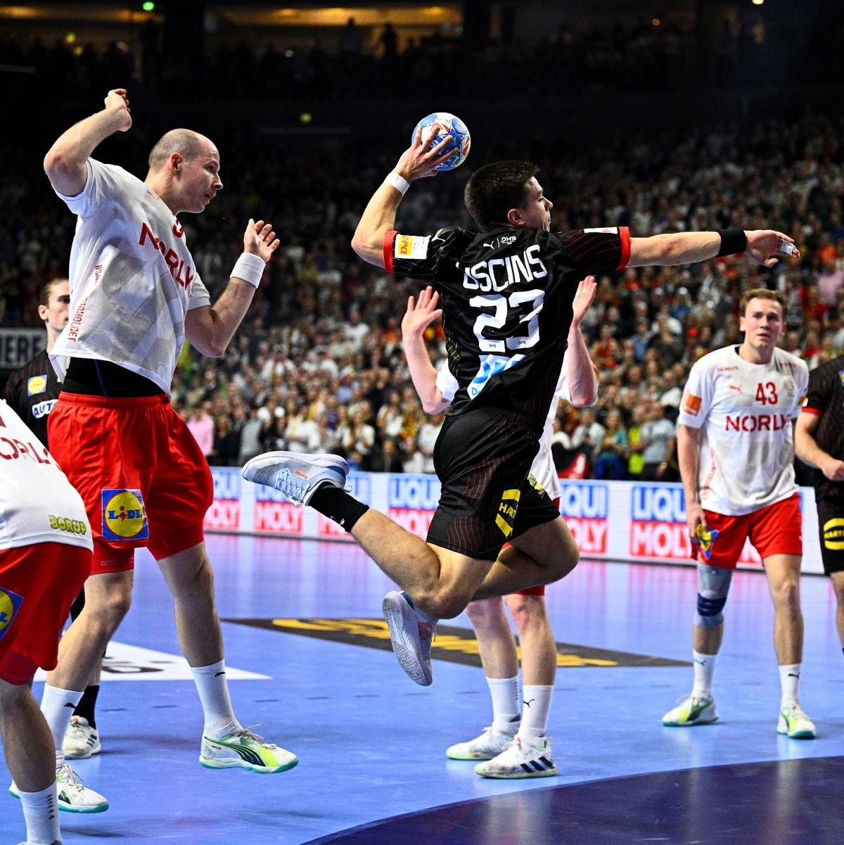 Renars Uscins entwickelte sich schnell zum Leistungsträger im DHB-Team.  - Foto: Tom Weller/dpa