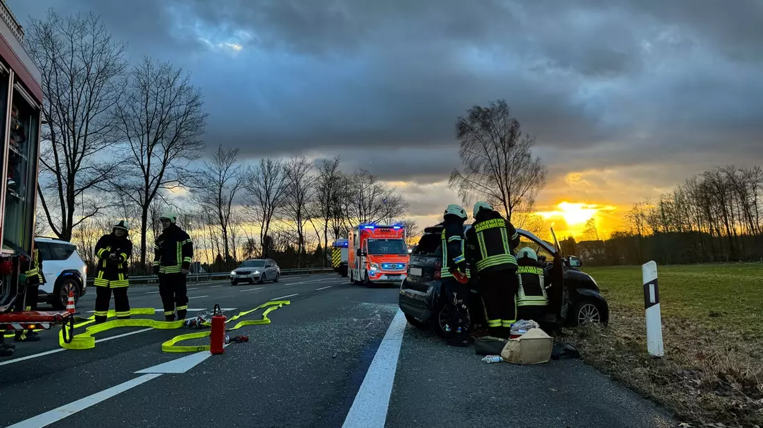 FW Marienheide: Verkehrsunfall auf der L306 in Marienheide-Müllenbach - Bild: presseportal.de