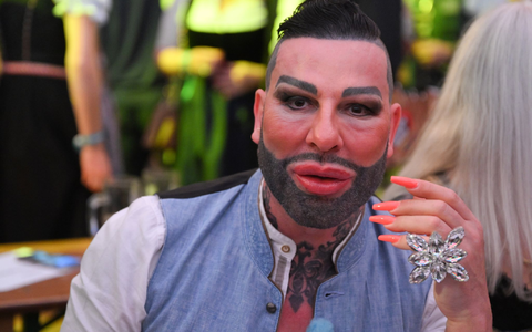 Seine neue Biografie soll den Titel «Desaströös bis Pompöös» tragen. - Foto: Bernd Weißbrod/dpa