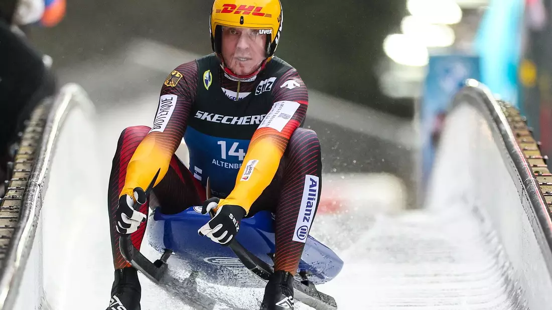 Vor dem Einsitzer-Rennen mit Max Langenhan zeigt sich Felix Loch selbstbewusst. - Bild: Jan Woitas/dpa