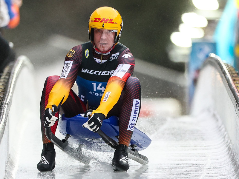 Vor dem Einsitzer-Rennen mit Max Langenhan zeigt sich Felix Loch selbstbewusst. - Foto: Jan Woitas/dpa
