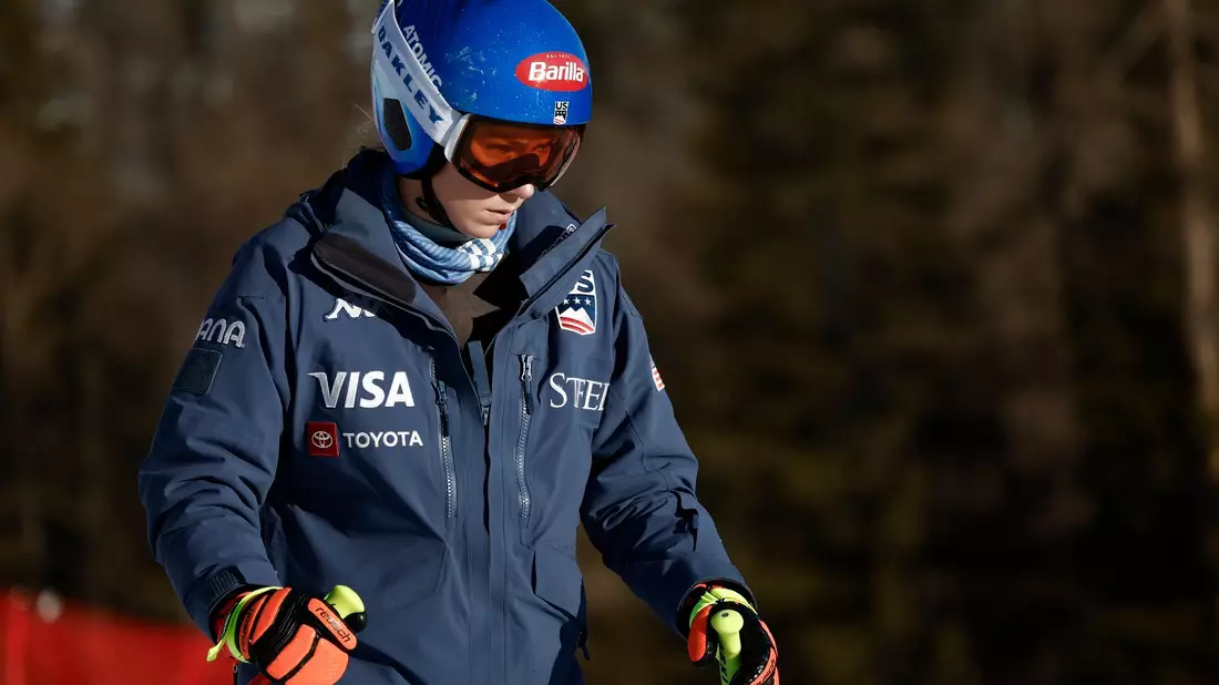 Shiffrin ist bei der Abfahrt in Cortina d'Ampezzo gestürzt und setzt nun zunächst aus. - Bild: Gabriele Facciotti/AP
