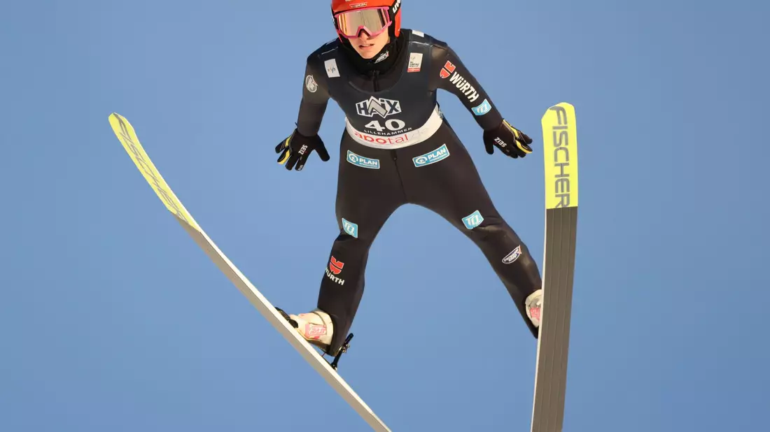 Kam beim Weltcup im slowenischen Ljubno auf den zehnten Rang: Skispringerin Katharina Schmid. - Bild: Geir Olsen/ntb/dpa/Archivbild