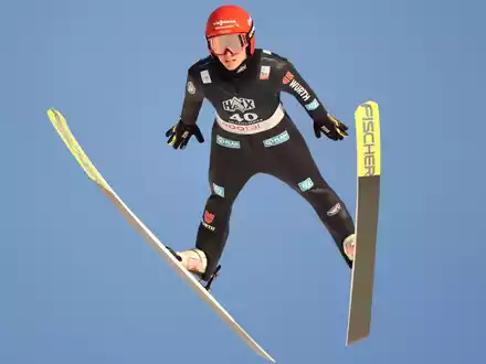 Kam beim Weltcup im slowenischen Ljubno auf den zehnten Rang: Skispringerin Katharina Schmid. - Foto: Geir Olsen/ntb/dpa/Archivbild