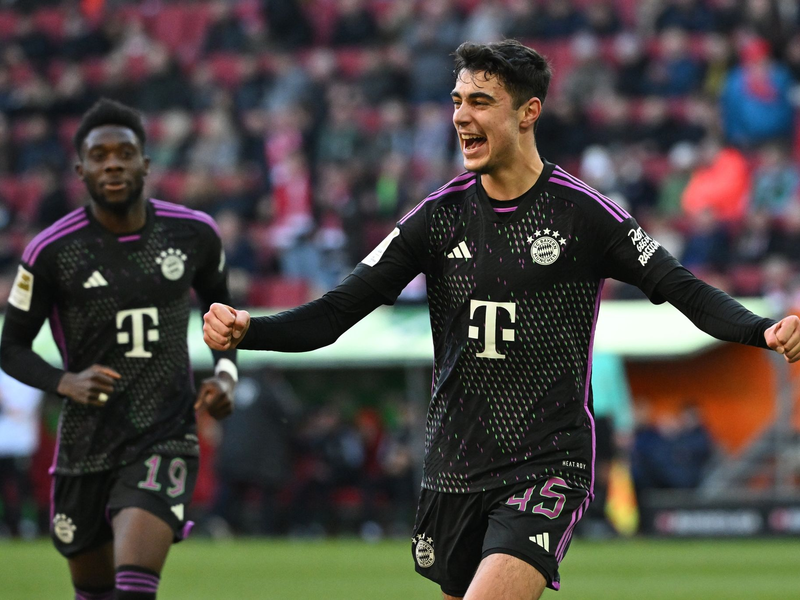 Wird verletzt ausgewechselt: Kingsley Coman. - Foto: Sven Hoppe/dpa