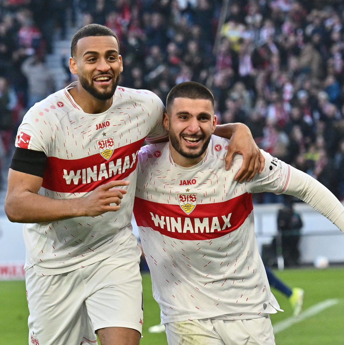 Beim 5:2-Sieg des VfB traf Stürmer Deniz Undav (r) dreifach. - Foto: Jan-Philipp Strobel/dpa