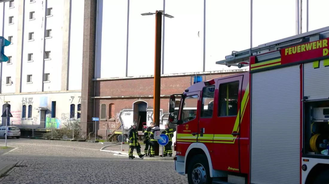 FW-DO: Feuer im Hafenbereich. Glutbrand in Rapssilo. - Bild: presseportal.de