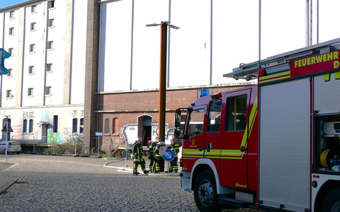 FW-DO: Feuer im Hafenbereich. Glutbrand in Rapssilo. - Foto: presseportal.de