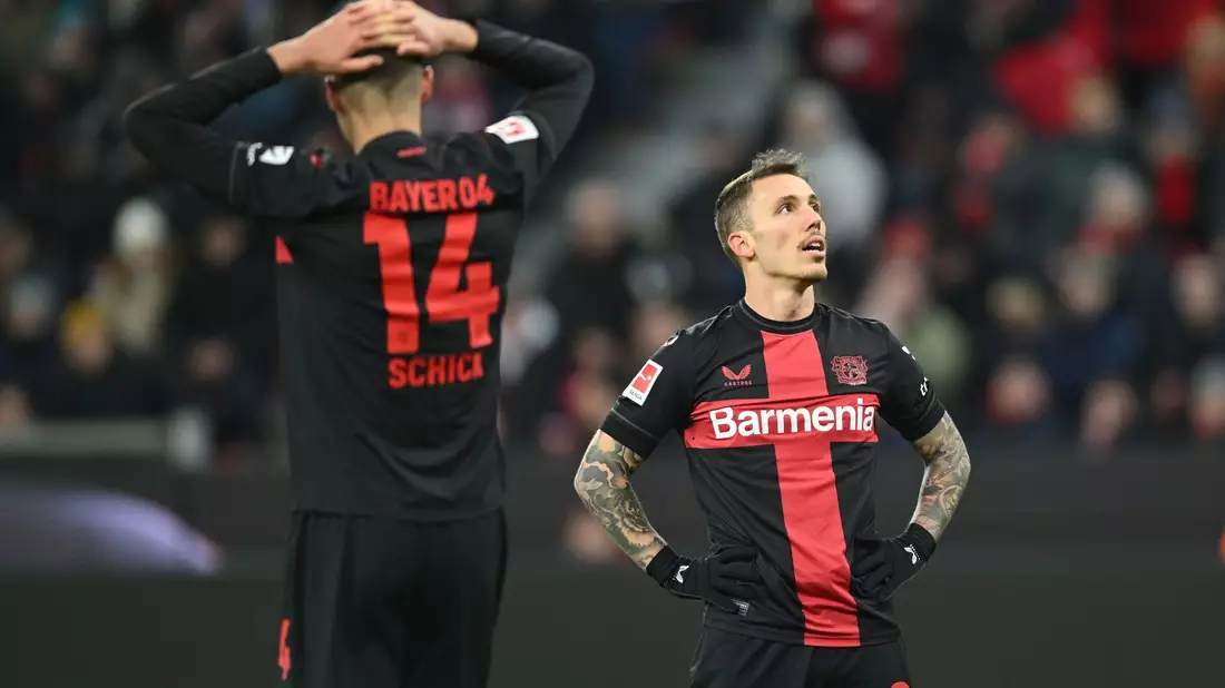 Spitzenreiter Leverkusen hat gegen tiefstehende Gladbacher keine Lösung gefunden. - Bild: Marius Becker/dpa