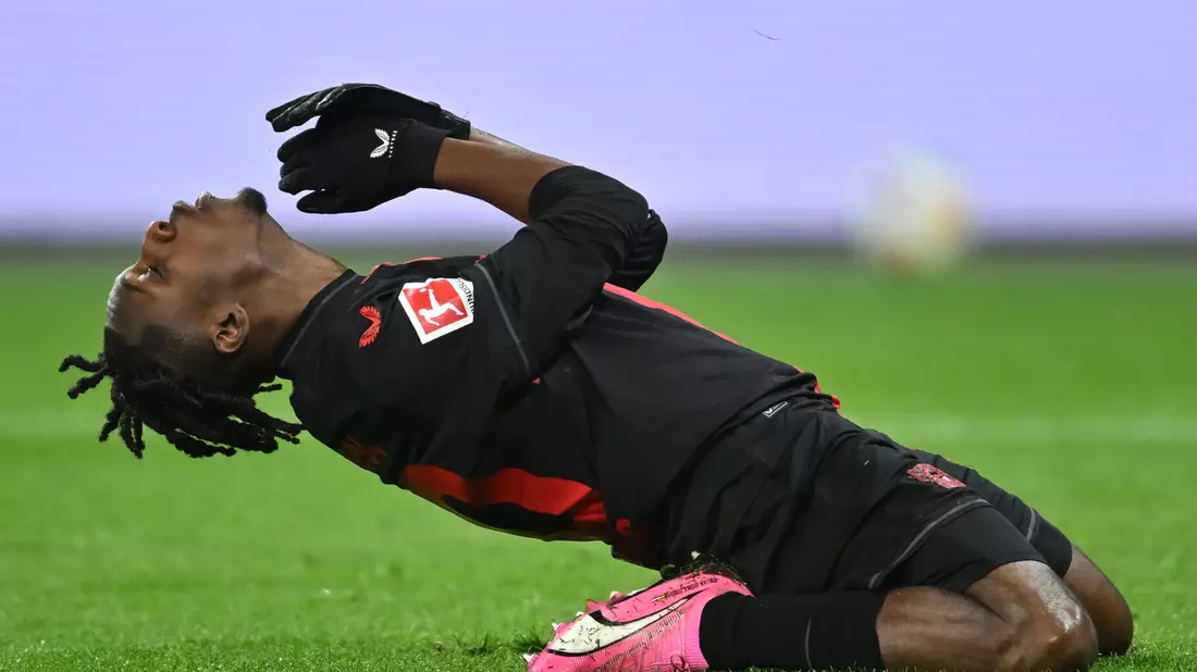 Jeremie Frimpong und Leverkusen kamen gegen Borussia Mönchengladbach nicht über ein 0:0 hinaus. - Bild: Marius Becker/dpa