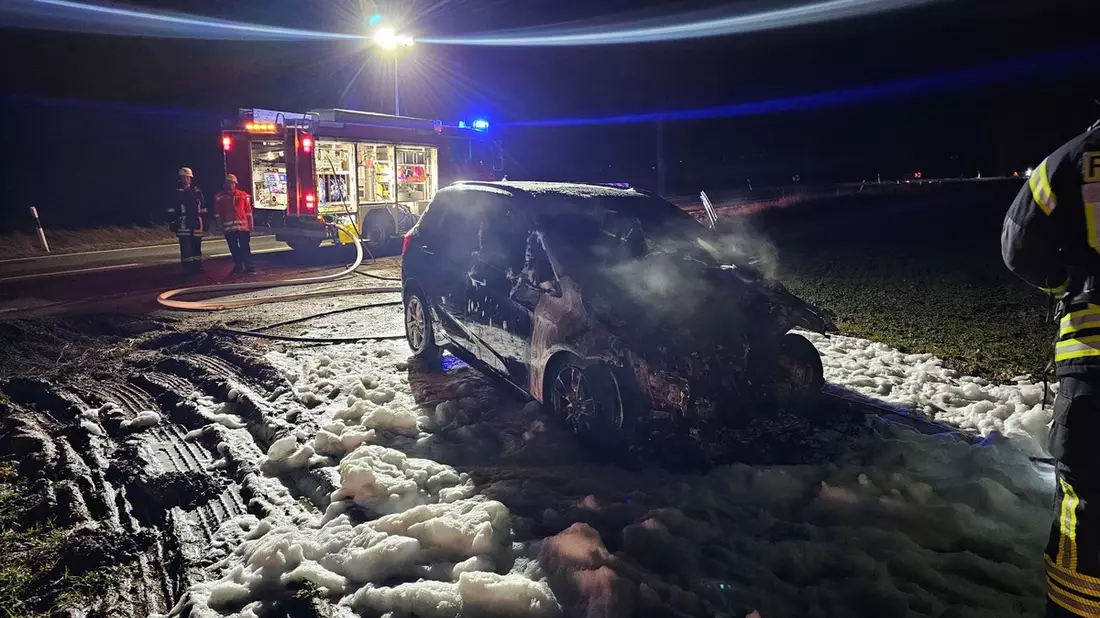 POL-HI: Pkw-Brand auf der L492 - Bild: presseportal.de