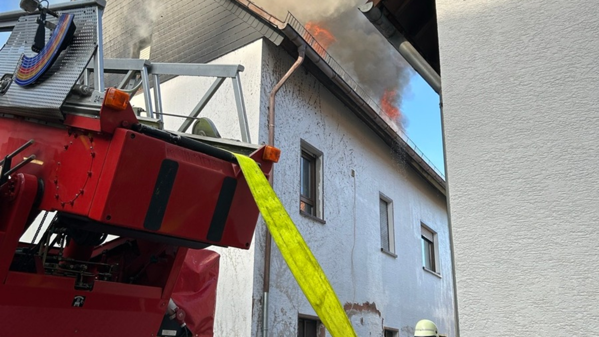 POL-PDKL: Wohnhaus gerät aus bislang noch ungeklärter Ursache in Brand - Foto: presseportal.de