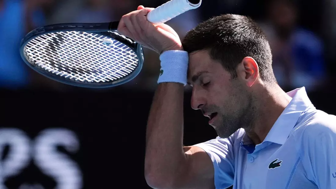 Muss sich im Halbfinale der Australian Open geschlagen geben: Novak Djokovic. - Bild: Andy Wong/AP
