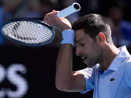 Muss sich im Halbfinale der Australian Open geschlagen geben: Novak Djokovic. - Foto: Andy Wong/AP