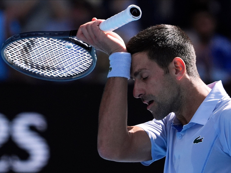 Muss sich im Halbfinale der Australian Open geschlagen geben: Novak Djokovic. - Foto: Andy Wong/AP
