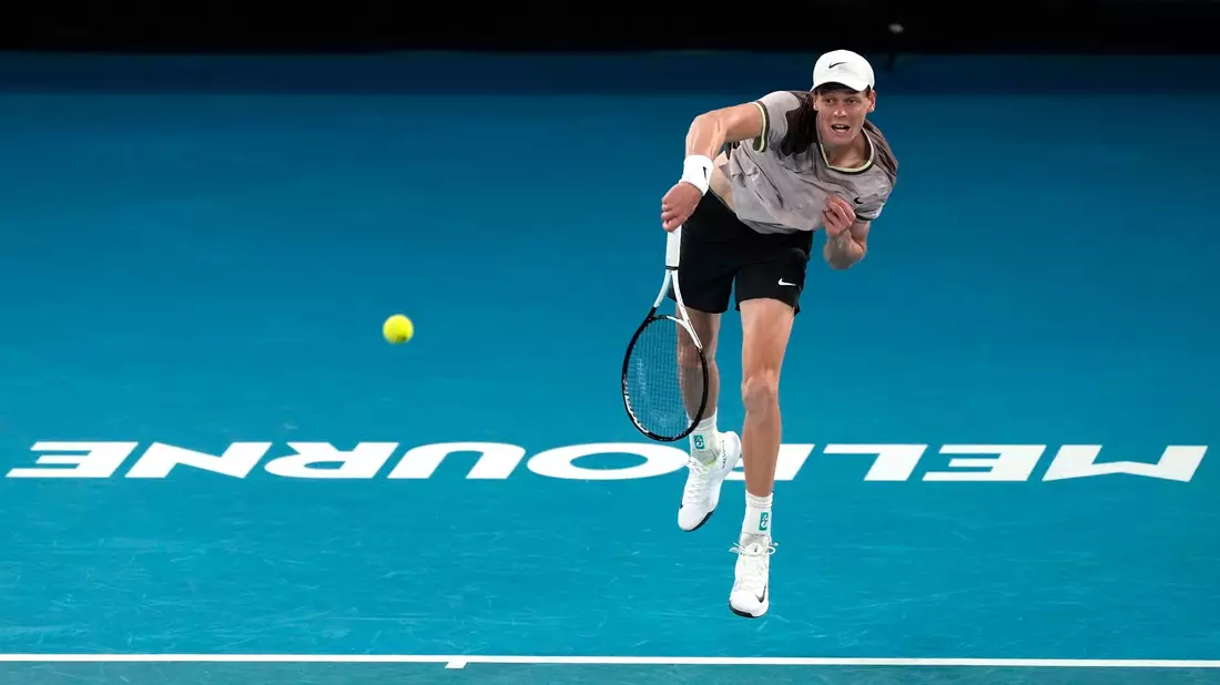 Jannik Sinner hat das Finale der Australian Open gewonnen. - Bild: Alessandra Tarantino/AP/dpa
