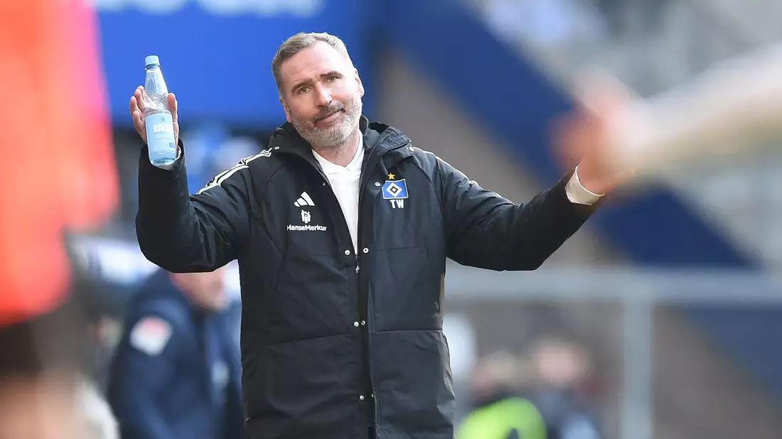 HSV-Trainer Tim Walter musste mit seinem Team eine Niederlage gegen den Karlsruher SC hinnehmen. - Bild: Carmen Jaspersen/dpa