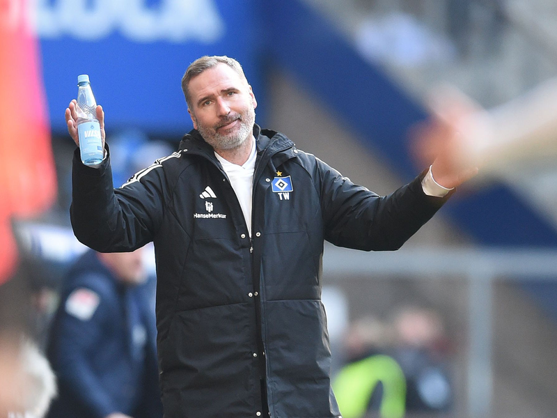 HSV-Trainer Tim Walter musste mit seinem Team eine Niederlage gegen den Karlsruher SC hinnehmen. - Foto: Carmen Jaspersen/dpa
