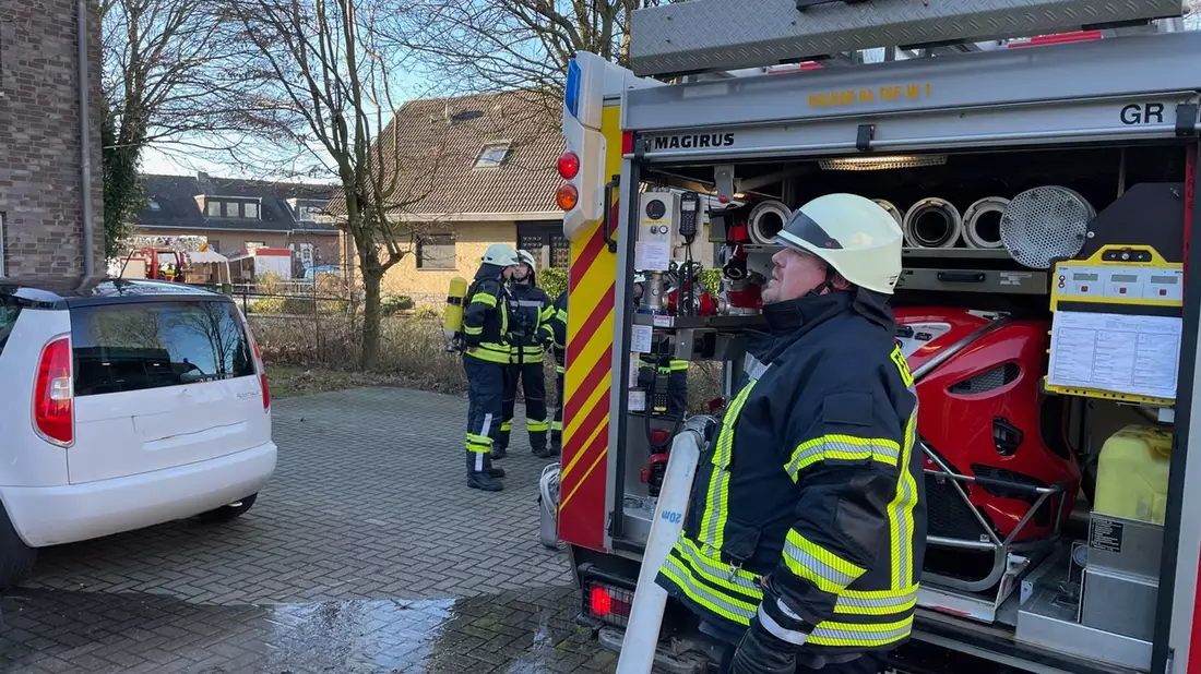 Feuerwehr Kalkar: Wohnungsbrand in Kalkar Grieth - Bild: presseportal.de