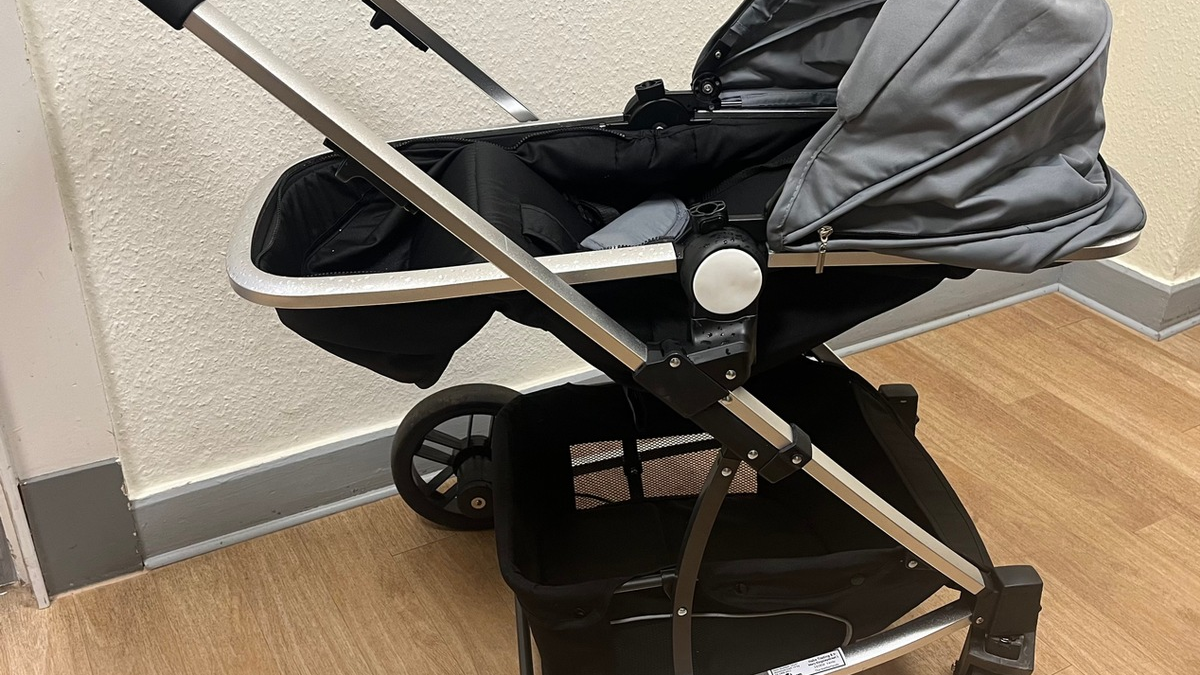 POL-NI: aufgefundener Kinderwagen - Foto: presseportal.de