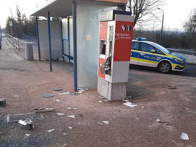 BPOLI EF: Angriff auf den Fahrausweisautomat am Bahnhof Silberhausen - Foto: presseportal.de