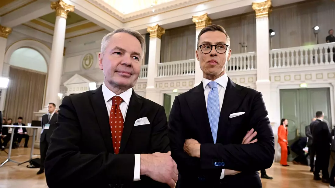 Die Präsidentschaftskandidaten Alexander Stubb (r) und Pekka Haavisto im Rathaus von Helsinki. - Bild: Markku Ulander/Lehtikuva/AP/dpa