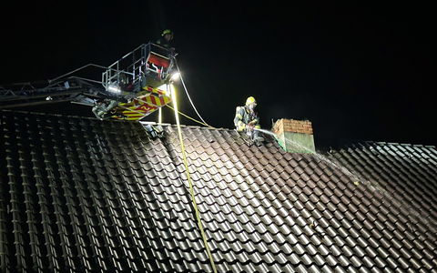 FW-GE: Außergewöhnlicher Schornsteinbrand in einer alten Scheune in Gelsenkirchen-Beckhausen - Foto: presseportal.de