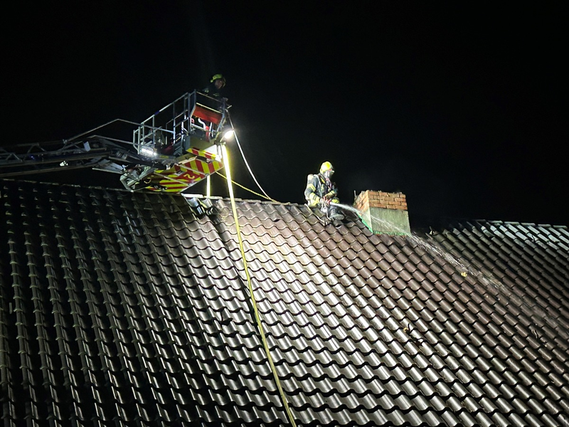 FW-GE: Außergewöhnlicher Schornsteinbrand in einer alten Scheune in Gelsenkirchen-Beckhausen - Foto: presseportal.de