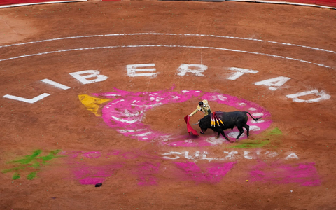 Nach rund anderthalbjähriger Pause finden in der Plaza México in Mexiko-Stadt wieder Stierkämpfe statt. - Foto: Fernando Llano/AP/dpa