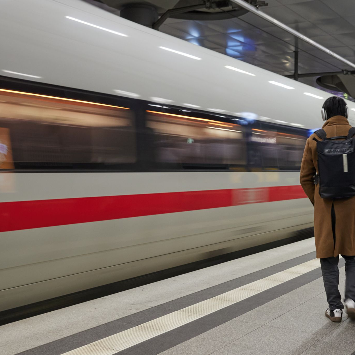 Die Lokführergewerkschaft GDL hat ihren mehrtägigen Streik im Personenverkehr der Deutschen Bahn vorzeitig beendet. - Foto: Joerg Carstensen/dpa