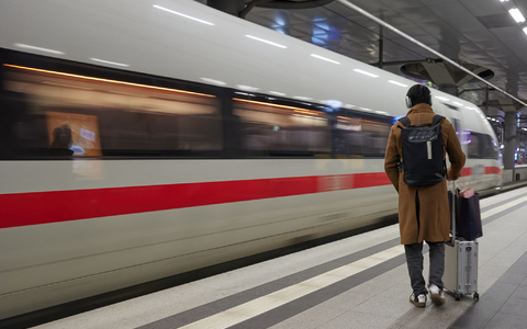 Die Lokführergewerkschaft GDL hat ihren mehrtägigen Streik im Personenverkehr der Deutschen Bahn vorzeitig beendet. - Foto: Joerg Carstensen/dpa