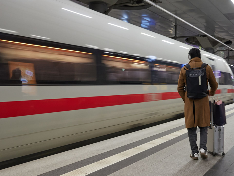 Die Lokführergewerkschaft GDL hat ihren mehrtägigen Streik im Personenverkehr der Deutschen Bahn vorzeitig beendet. - Foto: Joerg Carstensen/dpa