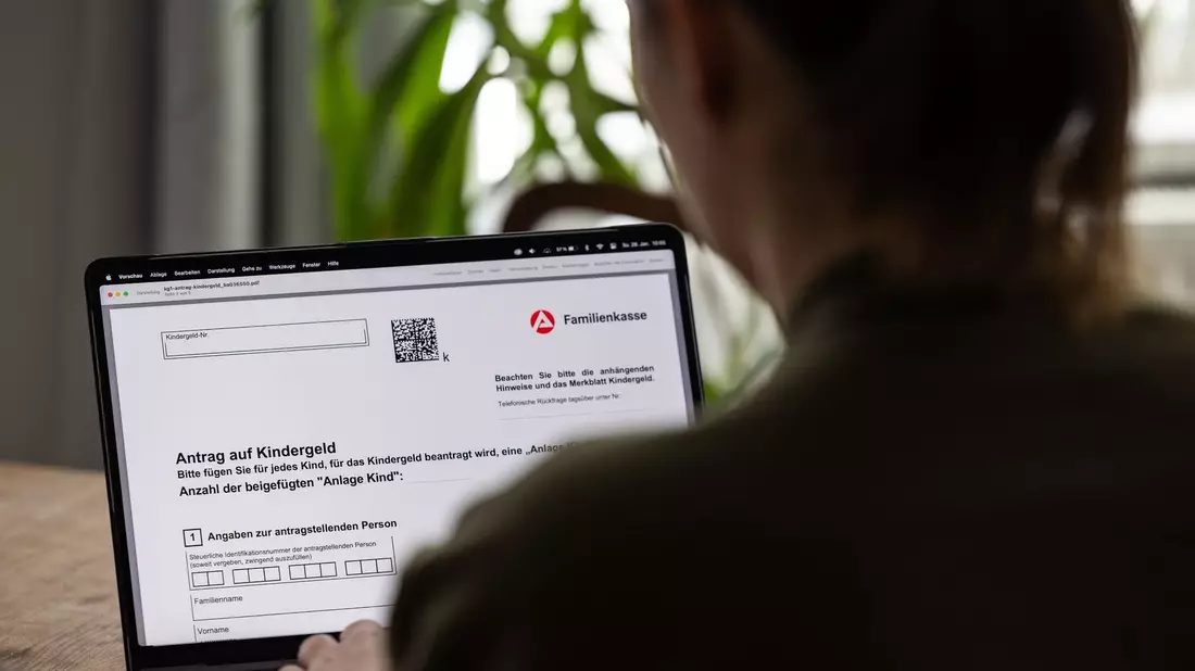 Für rund 313.000 Kinder im Ausland wurde Ende vergangenen Jahres Kindergeld gezahlt. - Bild: Hannes Albert/dpa