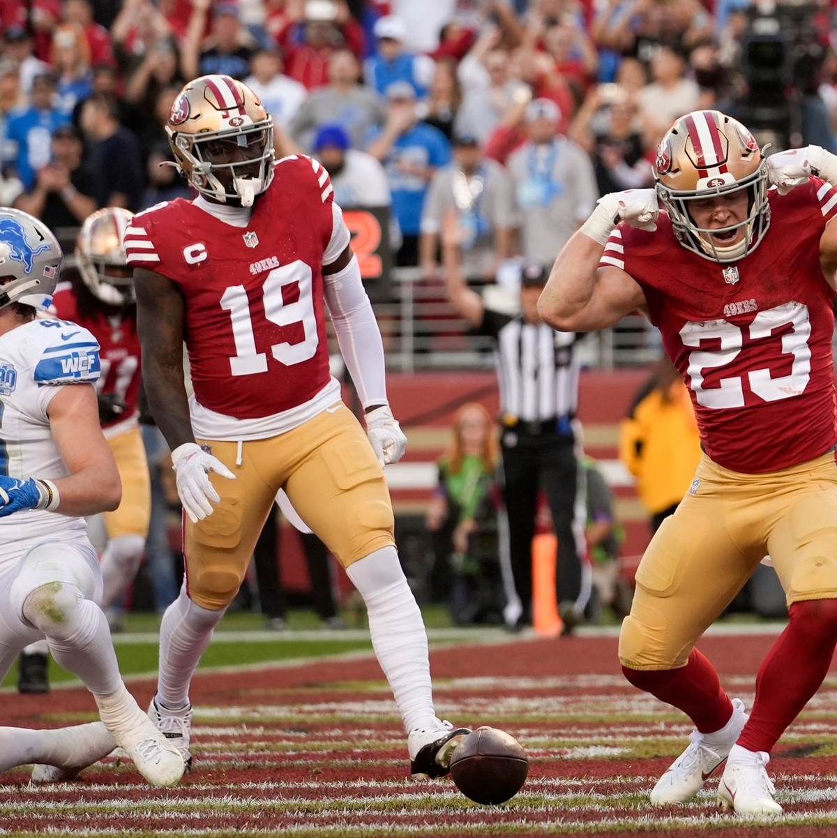 Christian McCaffrey, Running Back der San Francisco 49ers, lässt seine Muskeln spielen. Nach einem Sieg gegen die Detroit Lions stehen die 49ers um Super Bowl. - Foto: Godofredo A. Vasquez/AP/dpa