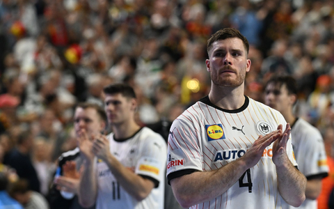 Trotz verpasster Medaille ist Johannes Golla mit der Leistung seiner Mannschaft bei der Heim-EM zufrieden. - Foto: Federico Gambarini/dpa