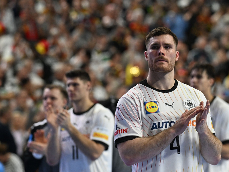 Trotz verpasster Medaille ist Johannes Golla mit der Leistung seiner Mannschaft bei der Heim-EM zufrieden. - Foto: Federico Gambarini/dpa