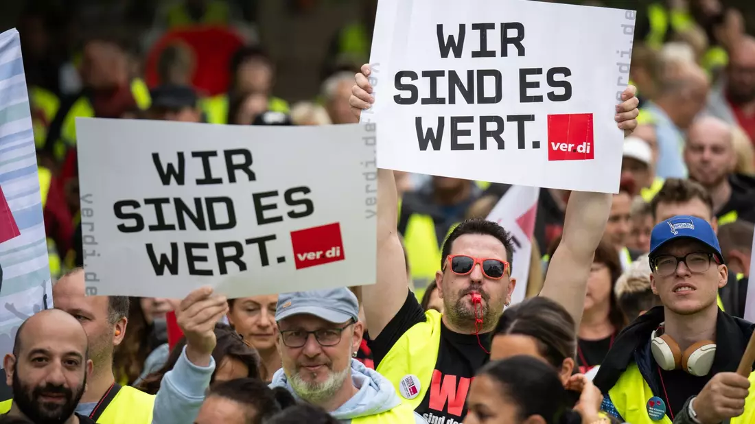 Gewerkschaften konnten einem Experten zufolge ihre Arbeitskämpfe zur Mitgliederwerbung nutzen. - Bild: Hannes P. Albert/dpa