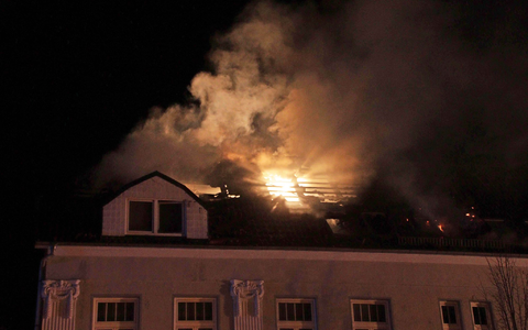 In einem Mehrfamilienhaus in Ludwigslust ist ein Feuer ausgebrochen. - Foto: Ralf Drefin/dpa