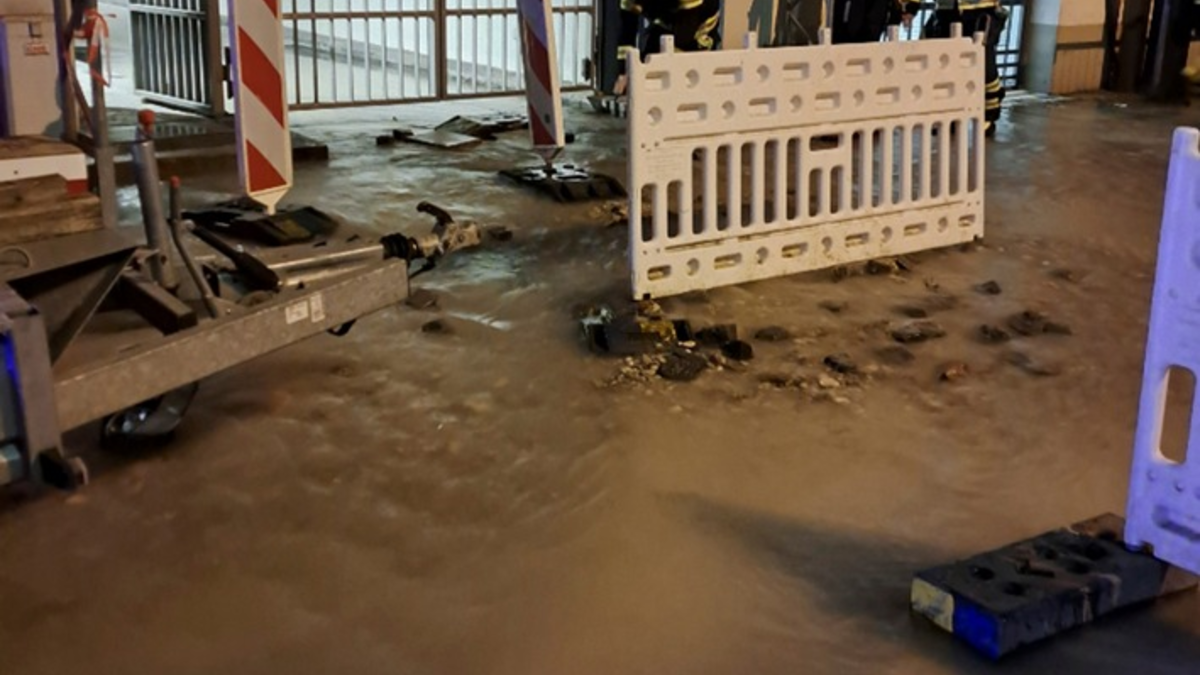 FW-M: Kapitaler Wasserrohrbruch (Ludwigsvorstadt) - Foto: presseportal.de