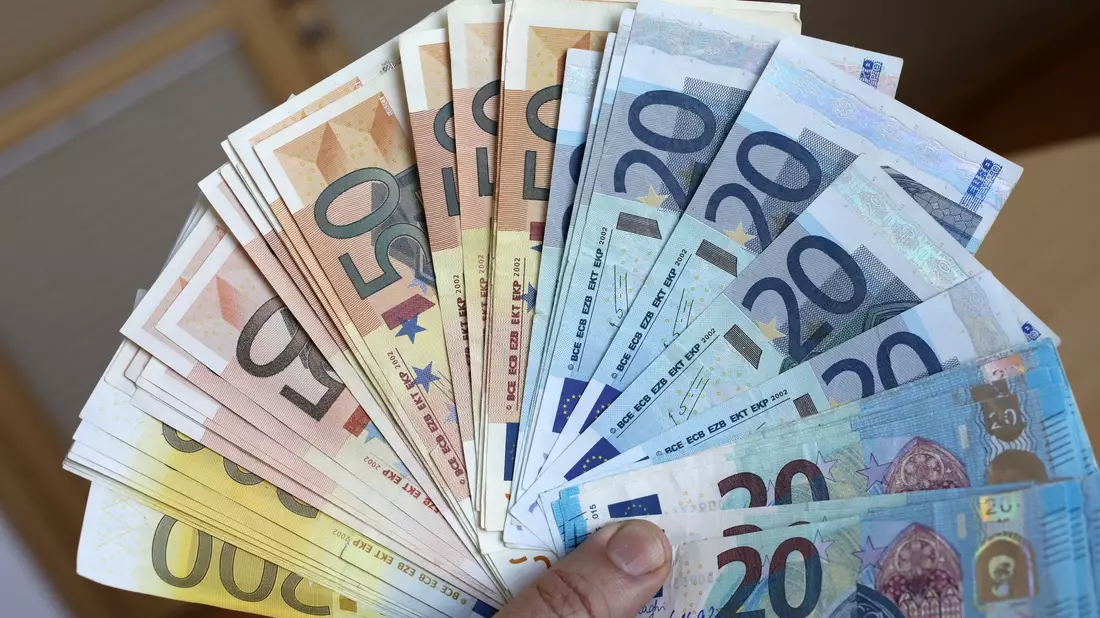 Im Jahr 2015 wurde das meiste Falschgeld aus dem Verkehr gezogen. - Bild: Bernd Wüstneck/zb/dpa