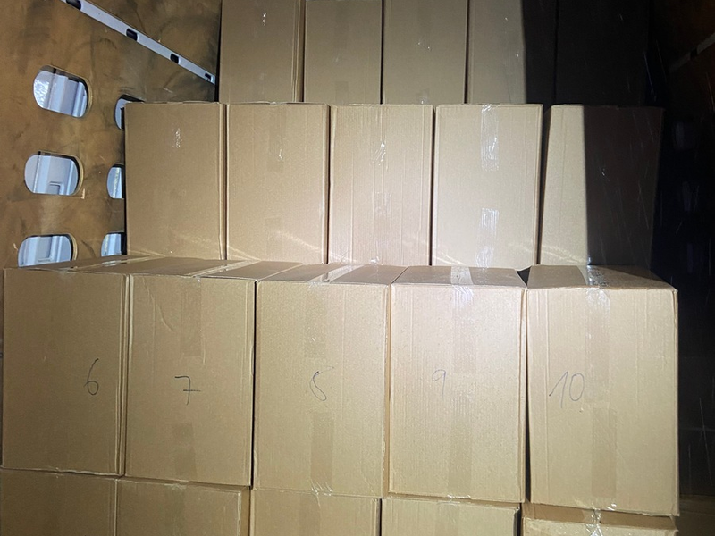 POL-OS: Osnabrück: Polizei deckte Zigarettenschmuggel auf - Sprinter mit 65.000 Packungen beladen (Foto) - Foto: presseportal.de