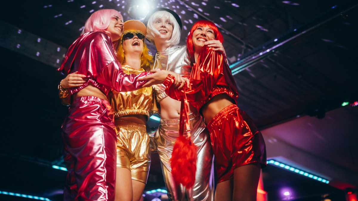 Karnevals-Trends 2024: Von HARIBO-Goldbären bis Pilot oder Popkultur - Deiters präsentiert die angesagtesten Kostümideen für die jecken Tage! - Foto: presseportal.de