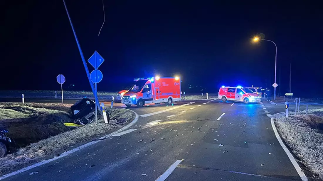 POL-ST: Westerkappeln, 19-Jährige bei Unfall schwer verletzt Kollision in Kreuzung, zwei Leichtverletzte - Bild: presseportal.de