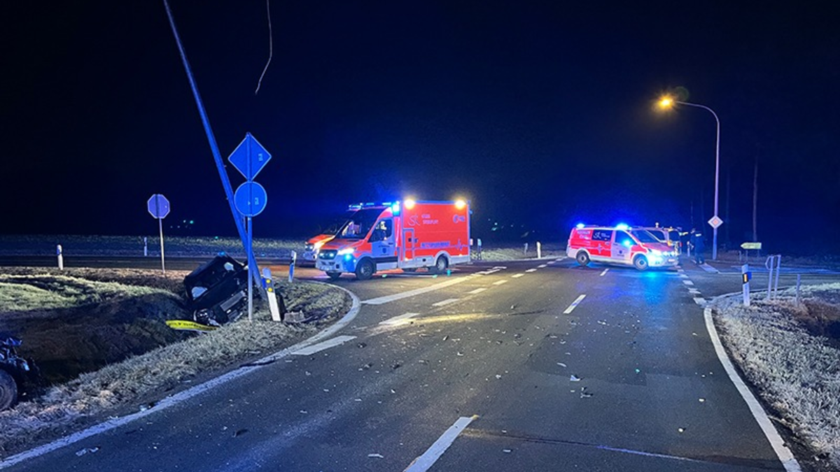 POL-ST: Westerkappeln, 19-Jährige bei Unfall schwer verletzt Kollision in Kreuzung, zwei Leichtverletzte - Foto: presseportal.de