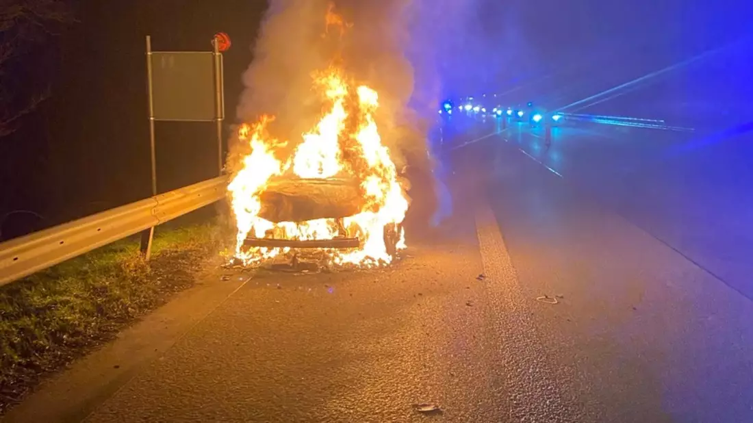 POL-PDNW: Fahrzeugbrand nach Auffahrunfall - Bild: presseportal.de