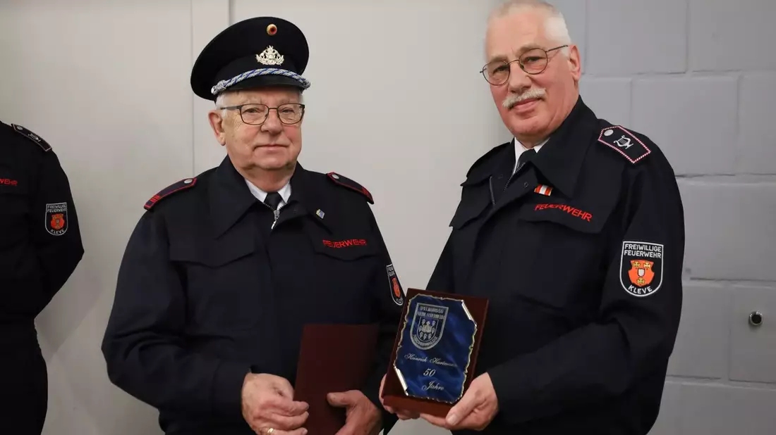 FW-KLE: Heinrich Hartmann 50 Jahre aktiv im Spielmannszug Reichswalde der Feuerwehr Kleve - Bild: presseportal.de