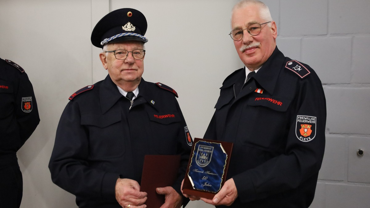 FW-KLE: Heinrich Hartmann 50 Jahre aktiv im Spielmannszug Reichswalde der Feuerwehr Kleve - Foto: presseportal.de