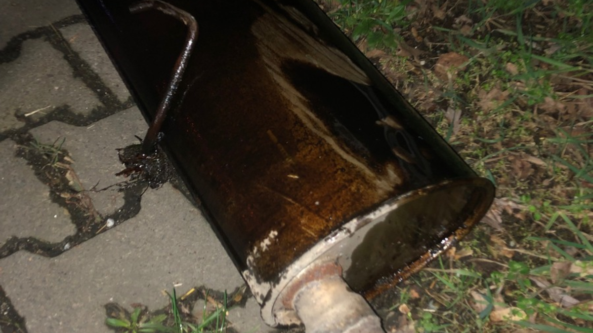 POL-WES: Neukirchen- Vluyn - Zeugensuche nach Verkehrsunfall bei dem ein Endtopf verloren wurde - Foto: presseportal.de