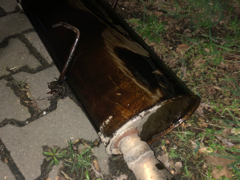 POL-WES: Neukirchen- Vluyn - Zeugensuche nach Verkehrsunfall bei dem ein Endtopf verloren wurde - Foto: presseportal.de