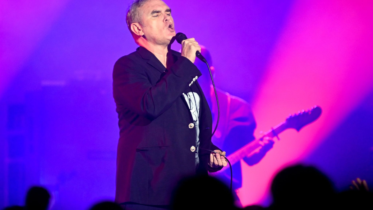 Der britische Sänger Morrissey gibt ein Konzert im Doncaster Dome. - Foto: Robin Burns/ZUMA Press Wire/dpa